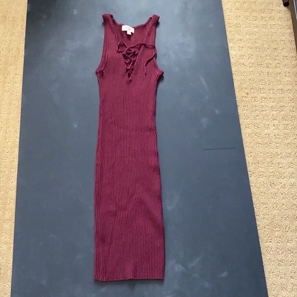 Fitted Ribbed Burgundy dress - Picture 2 of 4